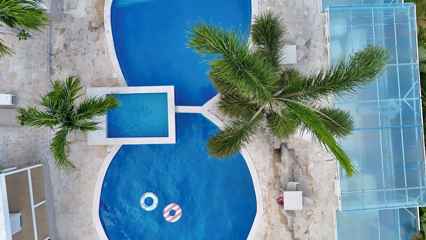 3 outdoor pools