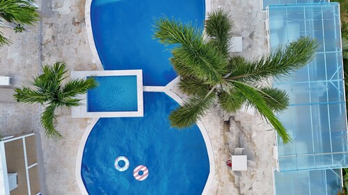 DAYMOND BLUE TROPICAL LODGE