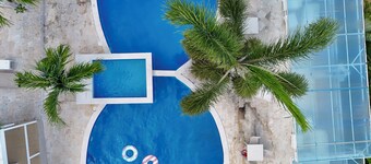 DAYMOND BLUE TROPICAL LODGE