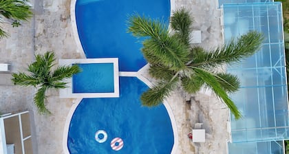 DAYMOND BLUE TROPICAL LODGE