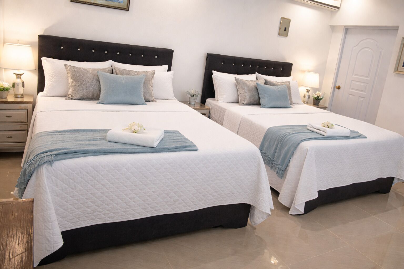 Dundyner, senger med Select Comfort-madrass og individuelt dekorert