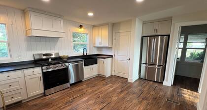 Spacious and secluded 5-bedroom farmhouse with AC, WiFi in charming Tremonton