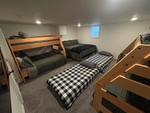 5 chambres, fer et planche à repasser, Wi-Fi, draps fournis