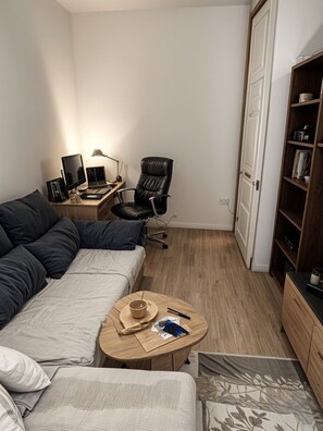 Smart TV - Central Modern 2BR Apartment (Barcelona)