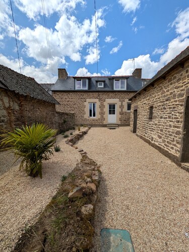 Maison de campagne proche de Paimpol. A 8 minutes de la plage de Bréhec.