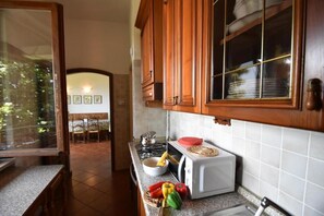 Micro-ondes, four, plaque de cuisson, lave-vaisselle