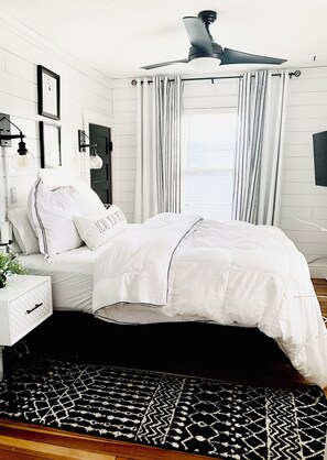 3 bedrooms, iron/ironing board, WiFi, bed sheets