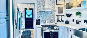 SUNNY 3BD, 2BA…ONLY BLOCKS FROM MAYO