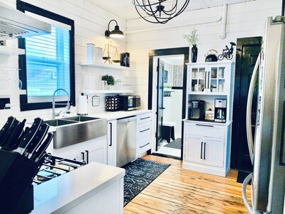 SUNNY 3BD, 2BA…ONLY BLOCKS FROM MAYO