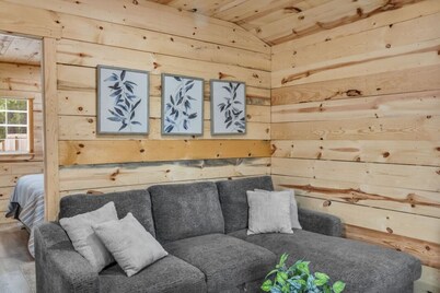 Quite & Cozy Private Tiny Home