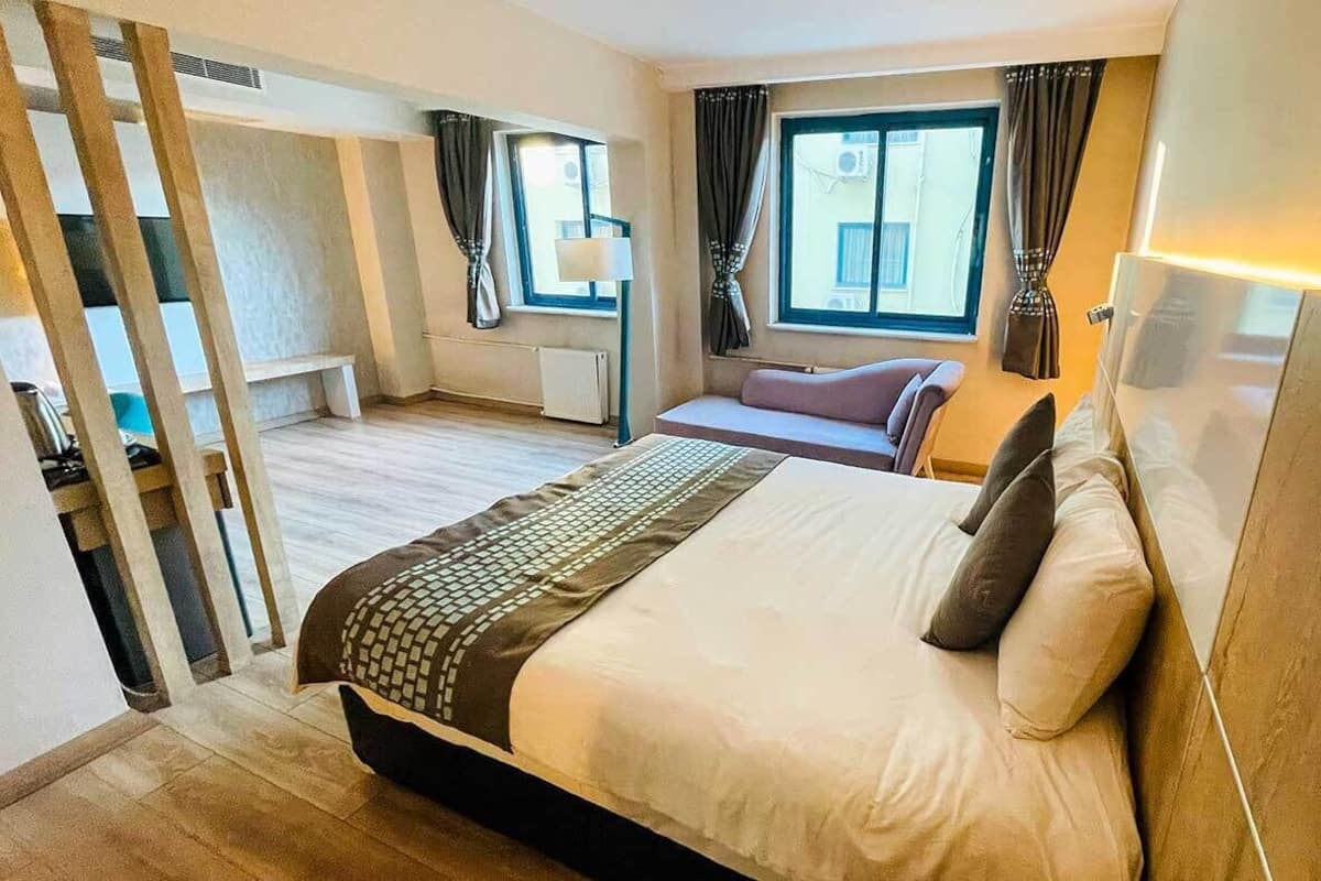 Standard Studio Suite | In-room safe, desk, laptop workspace, iron/ironing board