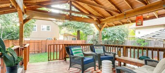 Midtown Oasis | BBQ, Deck, Games & Artistic Vibes