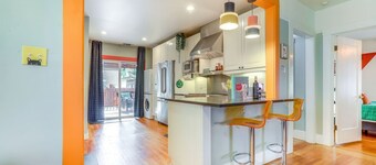 Midtown Oasis | BBQ, Deck, Games & Artistic Vibes