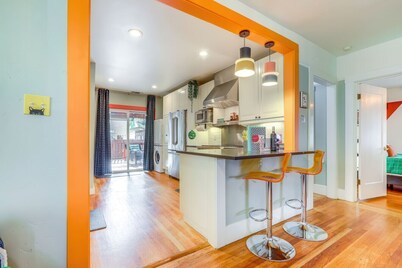 Midtown Oasis | BBQ, Deck, Games & Artistic Vibes