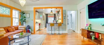 Midtown Oasis | BBQ, Deck, Games & Artistic Vibes