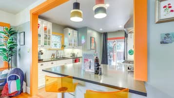 Refrigerador, microondas, horno y lavavajillas