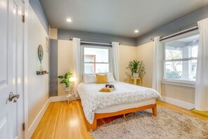 3 bedrooms, desk, iron/ironing board, travel cot