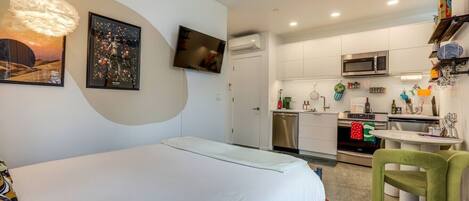 1 slaapkamer, een bureau, een strijkplank/strijkijzer, gratis wifi