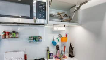 Refrigerador, microondas, horno y lavavajillas