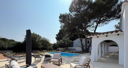 Air-conditioned villa with private pool and large garden