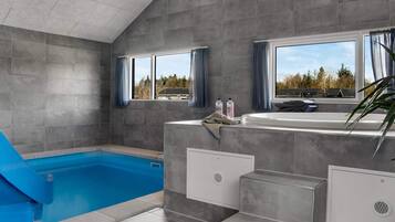 Talo | Uima-allas | SisÀuima-allas, ulkouima-allas