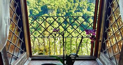 Romantic house with loft, ideal for couples and families up to 5 people.