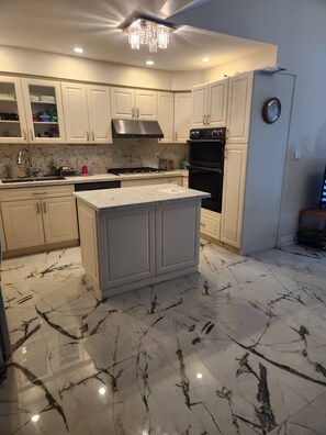 House, 3 Bedrooms | Interior - 3 Bedroom House Brampton Toronto Canada (Brampton)