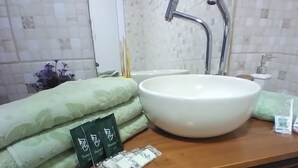 クラシック ルーム | バスルーム | 石鹸、シャンプー、トイレットペーパー