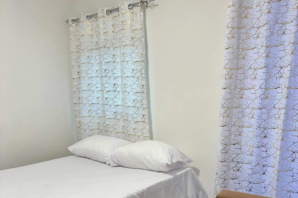 Deluxe Room | Desk, laptop workspace, free WiFi