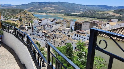 New listing!!! Spacious 5-bedroom home in Iznájar with spectacular views