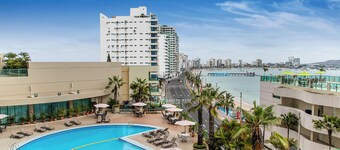 Beachfront apartment with a view, for 2-8 people at Hotel Colon Salinas