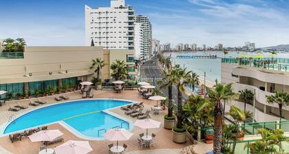 Beachfront apartment with a view, for 2-8 people at Hotel Colon Salinas