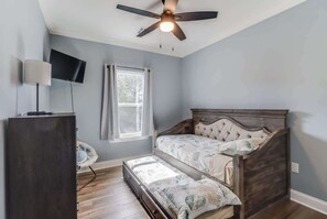 3 bedrooms, iron/ironing board, free WiFi, bed sheets