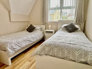 3 bedrooms, iron/ironing board, WiFi, bed sheets