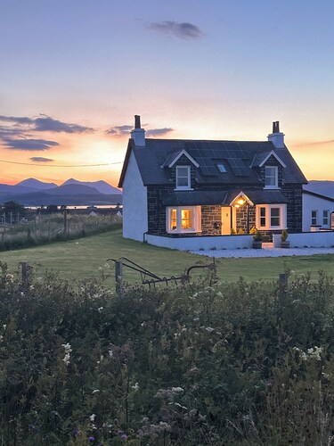 Knockenhooley is a beautiful traditional cottage on the magical Isle of Skye