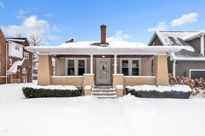 Exterior - Charming 3-bedroom house a few blocks from the University of Notre Dame. (South Bend)