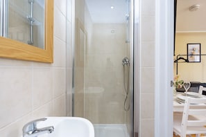 Hårtork och handdukar