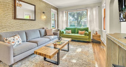 Your Chicago Hub~ 4 minute Walk to Train~ Pets OK