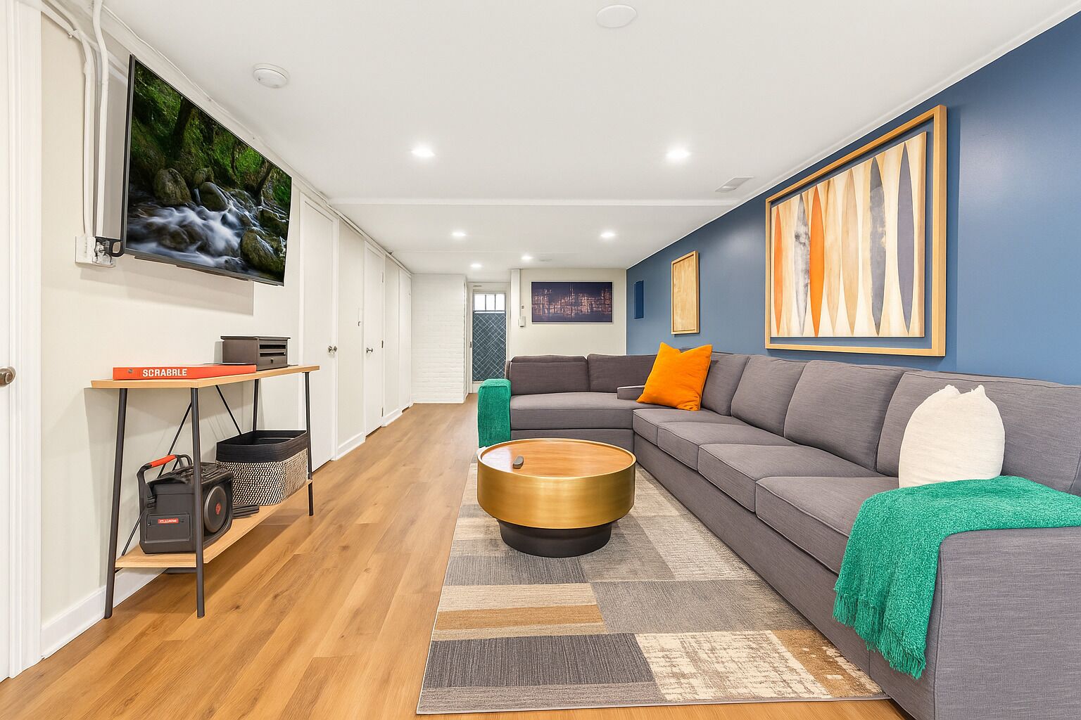 Smart TV, videojuegos, futbolito y tenis de mesa 