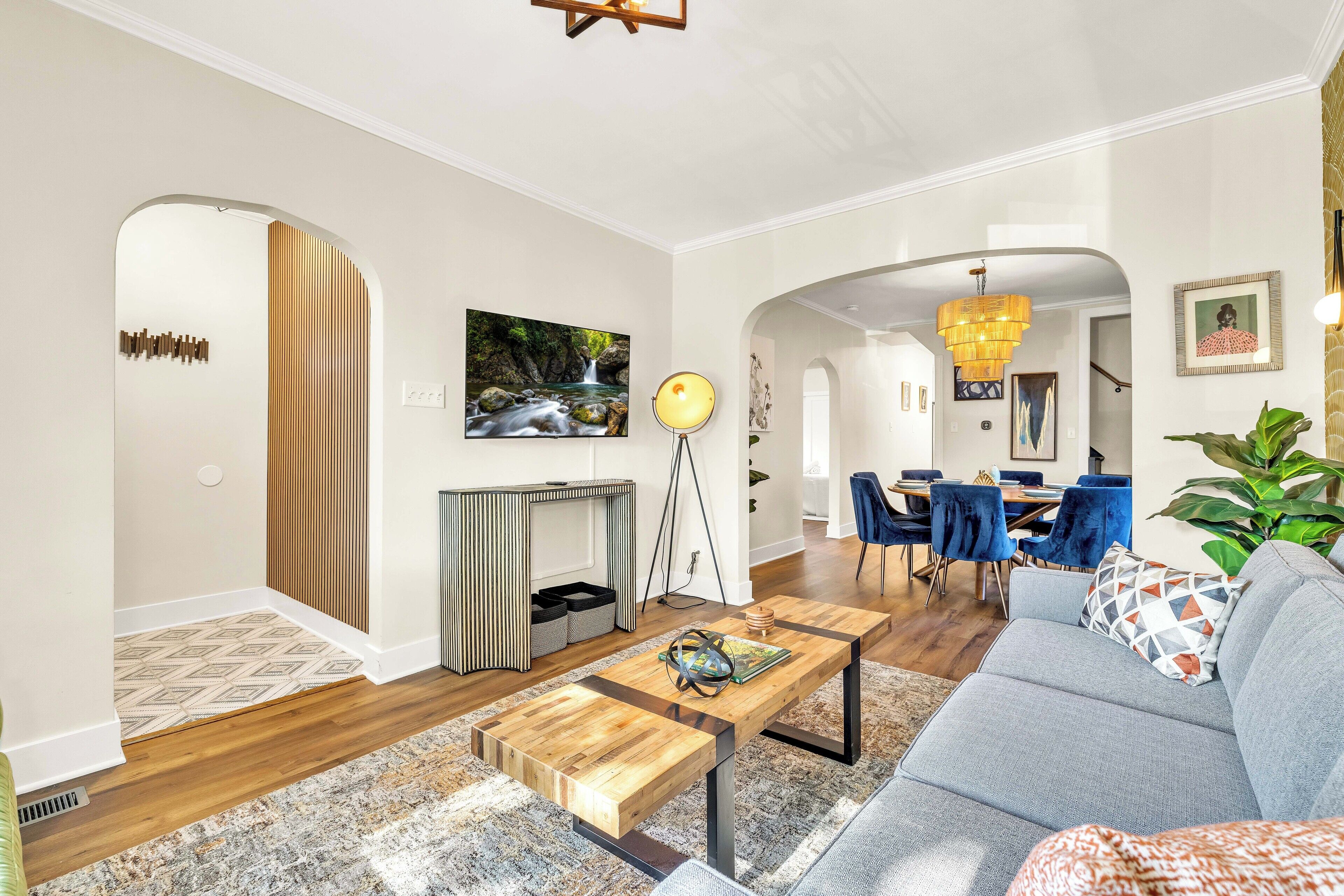 Smart-TV, videospill, fotballspill og bordtennis