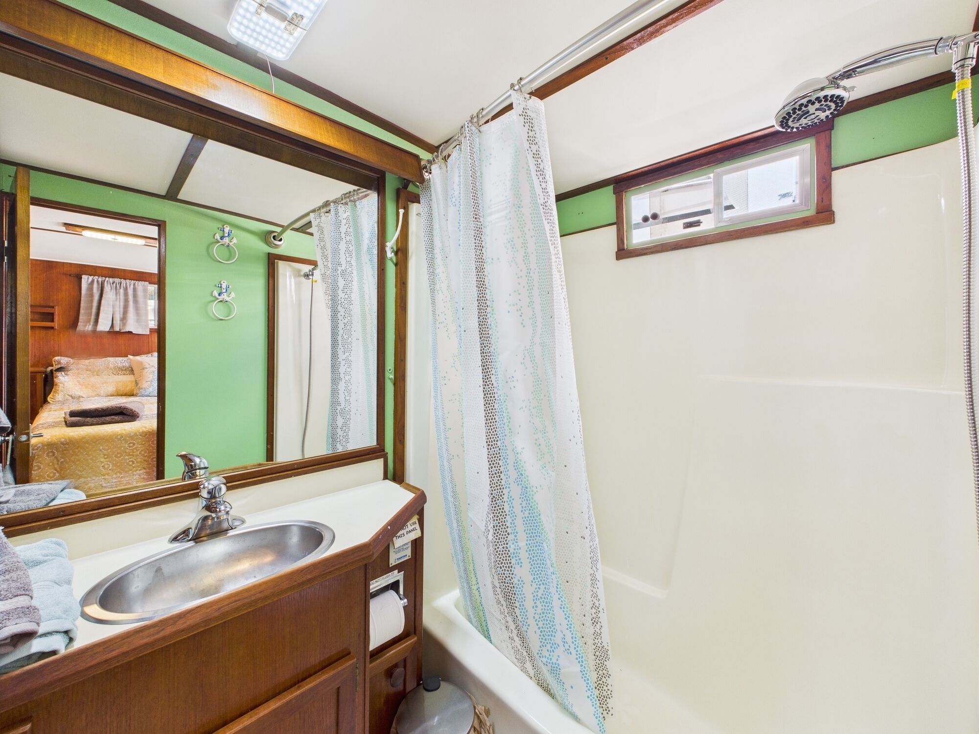 Shower, towels