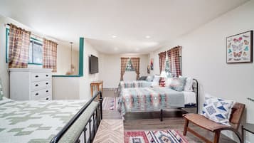 3 bedrooms, iron/ironing board, WiFi, bed sheets