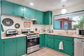 Mikrowelle, Ofen, Herdplatte, Geschirrspüler