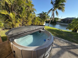 Bain à remous extérieur