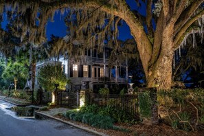 Exterior - Gritz & Giggles, Southern Charm Meets Belly Laughs! Close to Parris Island (Port Royal)
