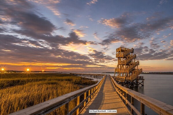 Miscellaneous - Gritz & Giggles, Southern Charm Meets Belly Laughs! Close to Parris Island (Port Royal)