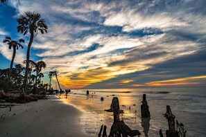 Beach - Gritz & Giggles, Southern Charm Meets Belly Laughs! Close to Parris Island (Port Royal)