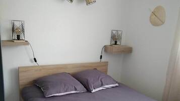 2 slaapkamers, een strijkplank/strijkijzer