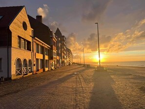 On the beach - Apartment on the sea wall, exceptional sea view (Bray-Dunes)