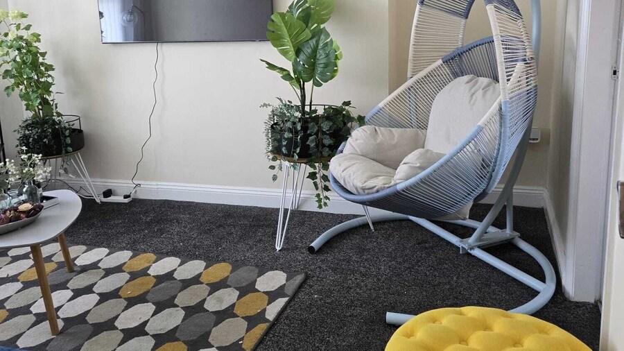 Charming Wolverhampton Apartment With Private Entrance